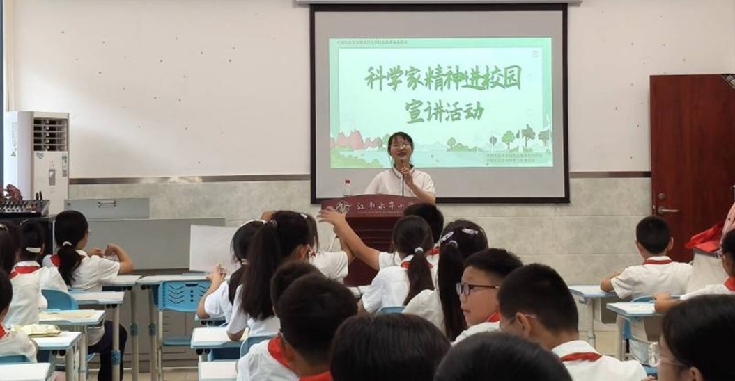 侯学煜2.jpg